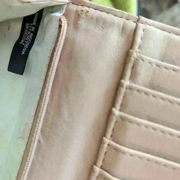 Guess Tri-fold Wallet - Picture 5 of 15